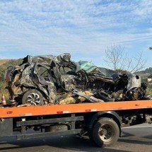 Jovem casal morre ao bater carro de frente com caminhão na BR-116 - Silvan Alves/Reprodução