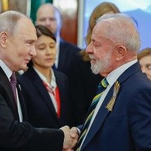 Putin liga para Lula, que reafirma confiança por paz na Ucrânia
