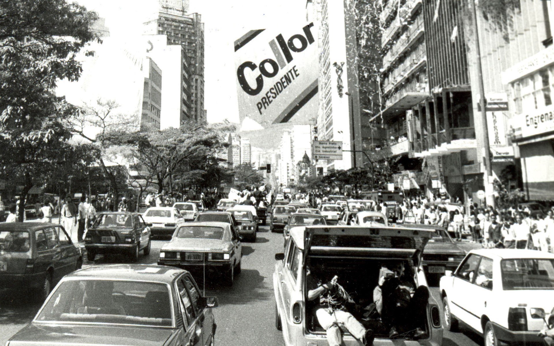 Campanha do candidato a presidente da República Fernando Collor na Avenida Afonso Pena, no Centro de BH, em 1989-Evandro Santiago/EM/D.A Press – 22/8/89