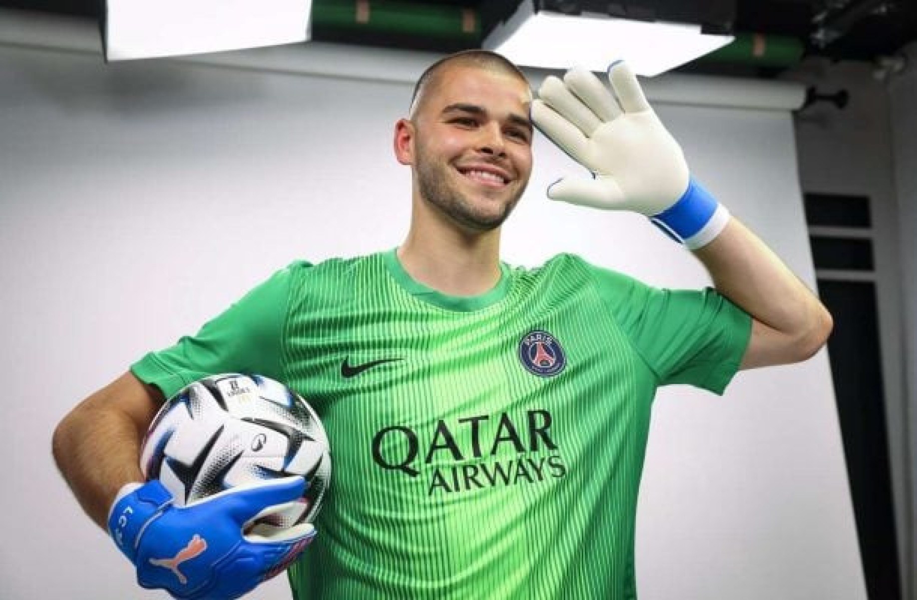 PSG anuncia goleiro ex-Lille para brigar com Donnarumma pela titularidade PSG anuncia goleiro ex-Lille para brigar com Donnarumma pela titularidade