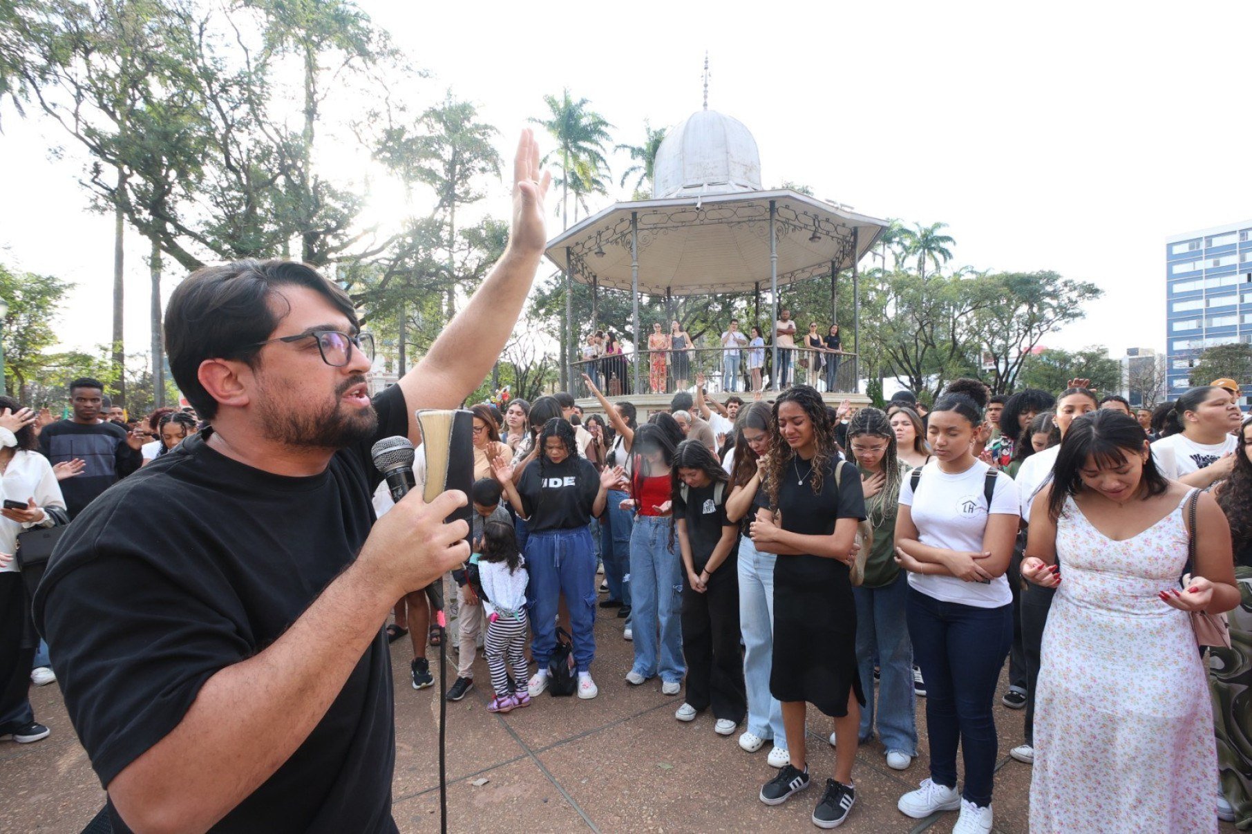 Cerca de 300 jovens cristãos se reuniram na Praça da Liberdade para compartilhar momentos de fé e oração-Marcos Vieira/EM/D.A Press