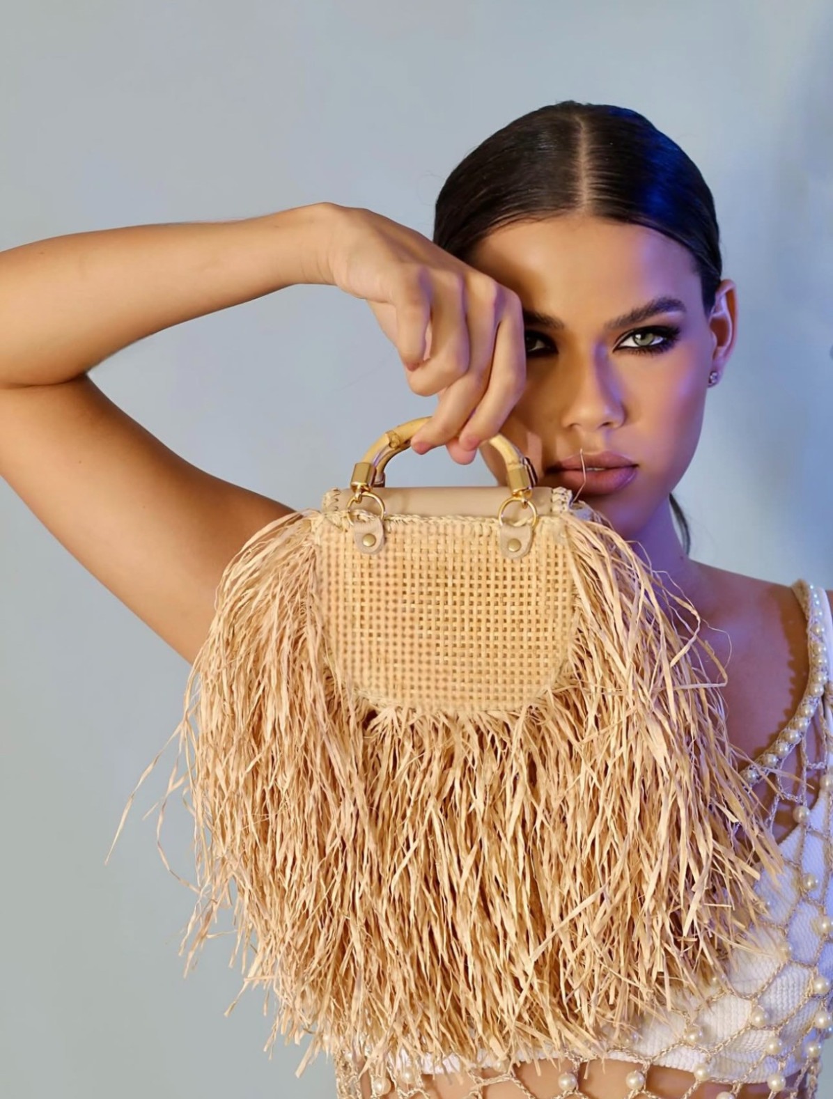 Lis Fiaschi: materiais naturais e inspiração praiana  