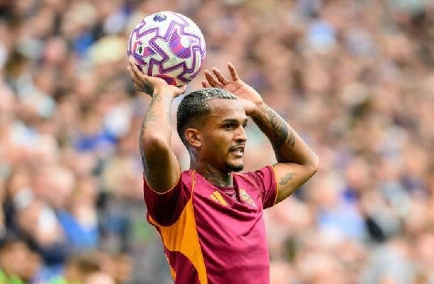 Jornal italiano não poupa Wesley, ex-Fla, em amistoso da Roma: ‘Cometeu todos os erros possíveis’