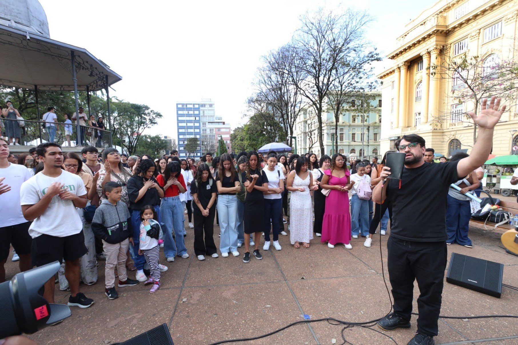 Cerca de 300 jovens cristãos se reuniram na Praça da Liberdade para compartilhar momentos de fé e oração-Marcos Vieira/EM/D.A Press