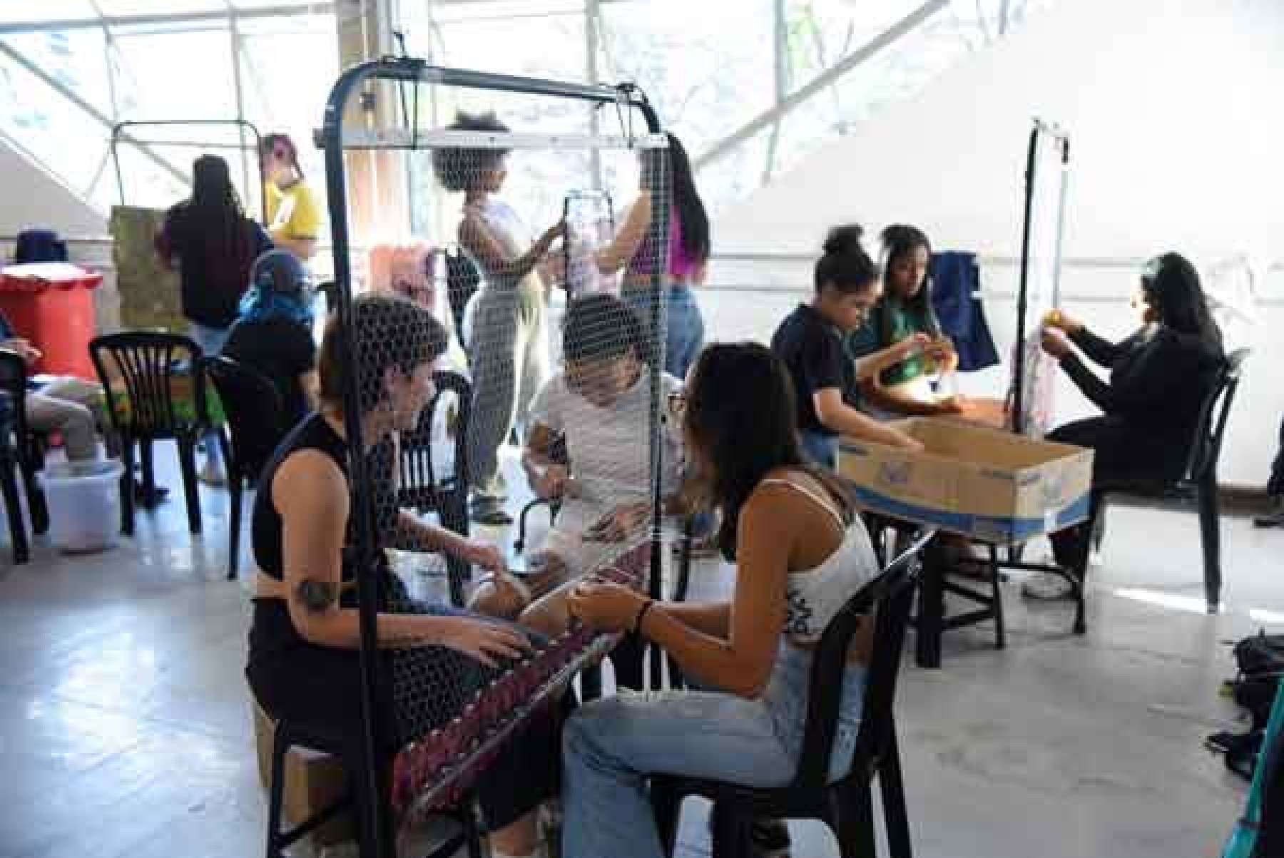 Durante oito dias, turmas de 24 pessoas se revezaram para construir o cenário