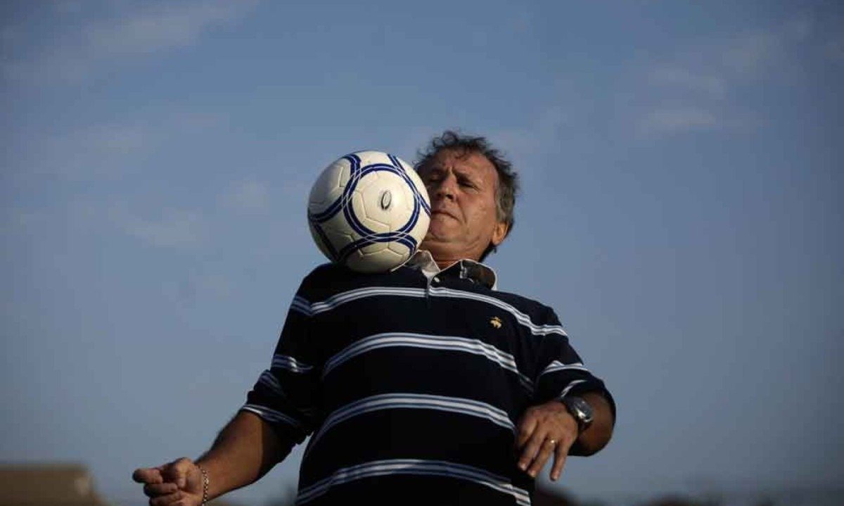 Aos 72 anos, Zico, ex-jogador do Flamengo e da Seleção Brasileira, continua ídolo de várias gerações -  (crédito: Ricardo Moraes/Reuters - 23/8/11)