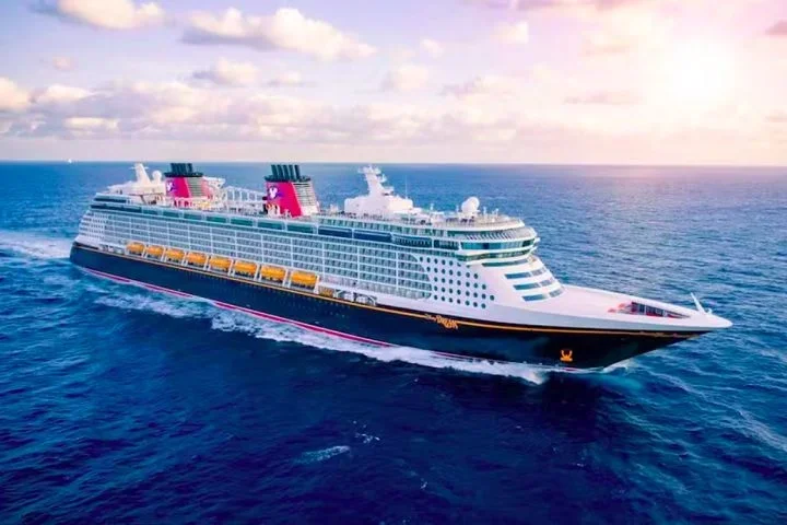 Pra quem não viu: Menina despenca de navio da Disney e pai pula no mar para salvá-la - Divulgação/Disney