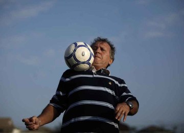 Aos 72 anos, Zico, ex-jogador do Flamengo e da Seleção Brasileira, continua ídolo de várias gerações -  (crédito: Ricardo Moraes/Reuters - 23/8/11)