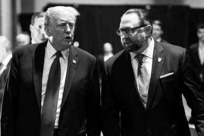 O presidente Donald Trump ao lado de seu conselheiro, Jason Miller -  (crédito: Jason Miller/Instagram/Reprodução)