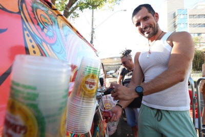 Quermesse da Inês contou com barraquinhas de comida e bebida, espaço para crianças e música -  (crédito: Marcos Vieira/EM/D.A Press)