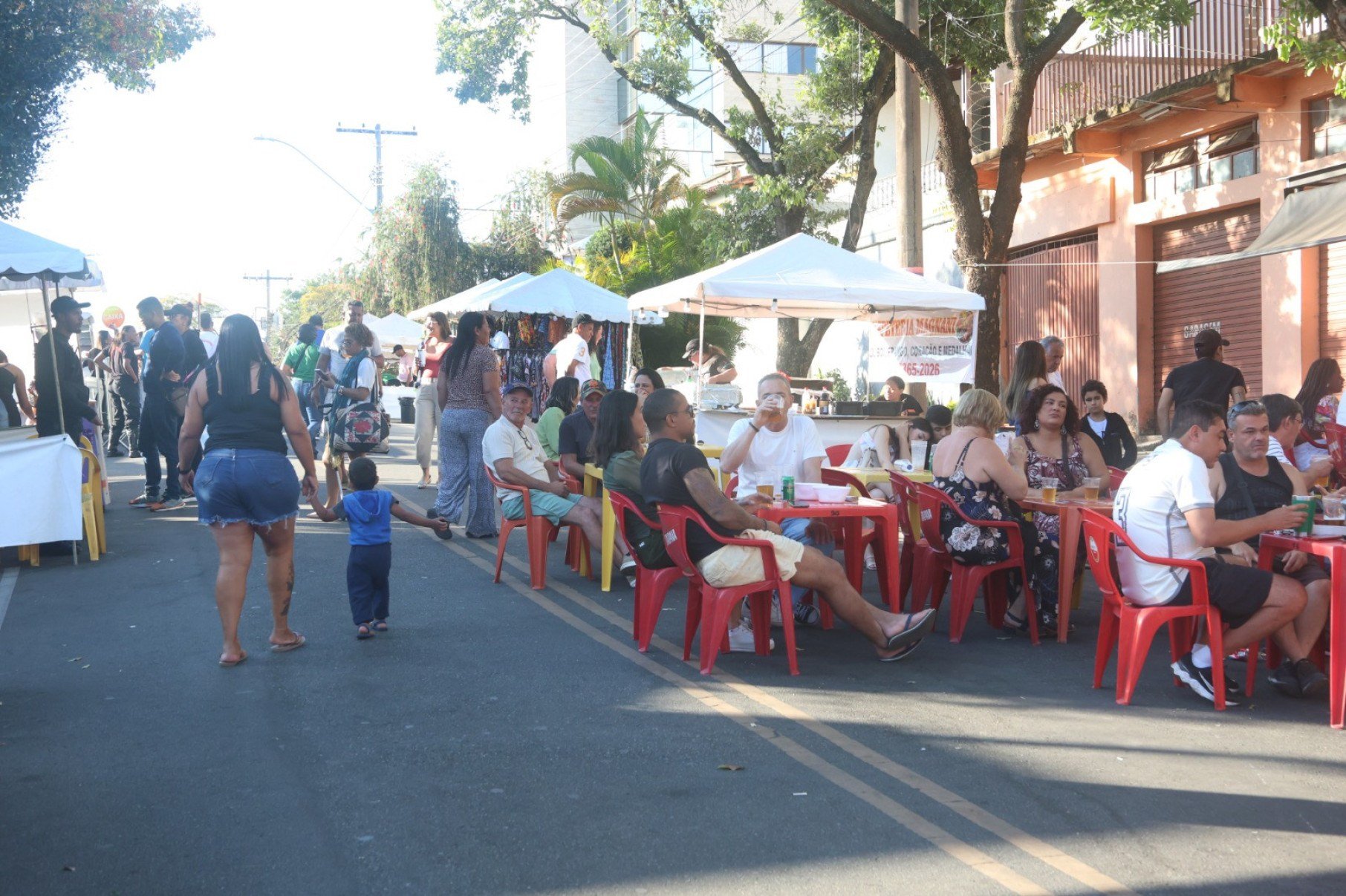 Quermesse da Inês contou com barraquinhas de comida e bebida, espaço para crianças e música-Marcos Vieira/EM/D.A Press
