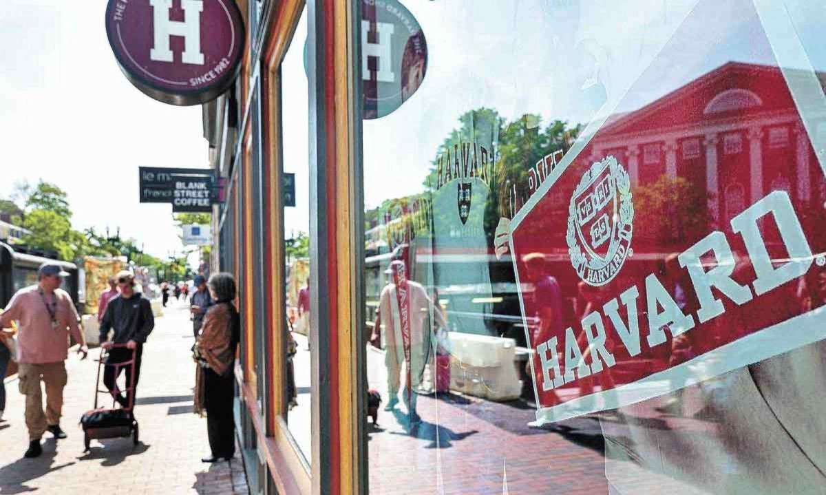 Vista da Universidade de Harvard, proibida por Trump de receber estudantes estrangeiros 