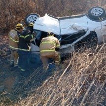 Capotamento mata motorista que viajava com a família no Norte de Minas  - Divulgação/Corpo de Bombeiros