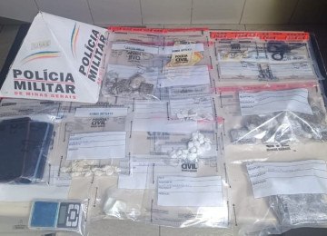 Material foi recolhido na casa do adolescente e em um campo de futebol, onde o grupo supostamente traficava -  (crédito: DivulgaÃ§Ã£o/PolÃ­cia Militar)