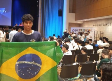 Marcos Paulo Rodrigues de Oliveira, estudante da Escola Estadual Doutor José Marques de Oliveira, em Pouso Alegre, no Sul de Minas, conquistou medalha de ouro na Copernicus Olympiad, em Nova Iorque, nos Estados Unidos -  (crédito: Arquivo pessoal)