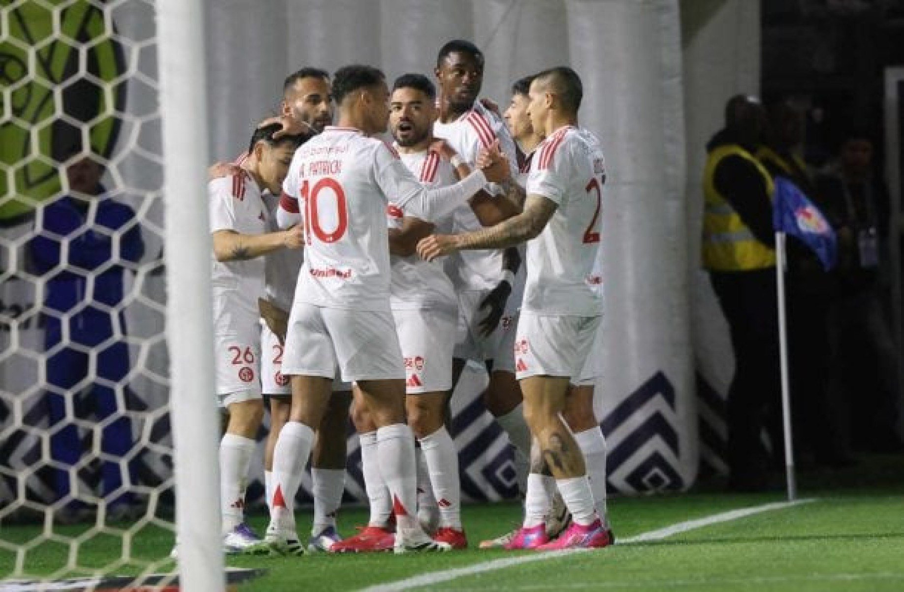 Ricardo Mathias corresponde e deve seguir como titular do Internacional