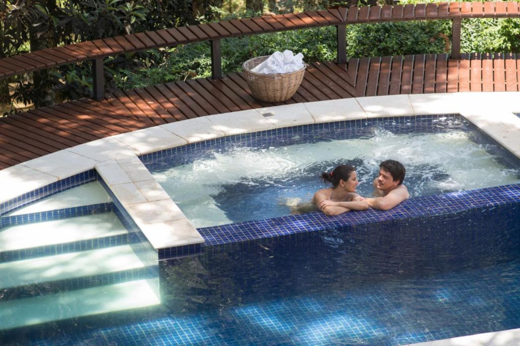 O hotel nas montanhas tem uma proposta voltada para o romantismo e o bem-estar  