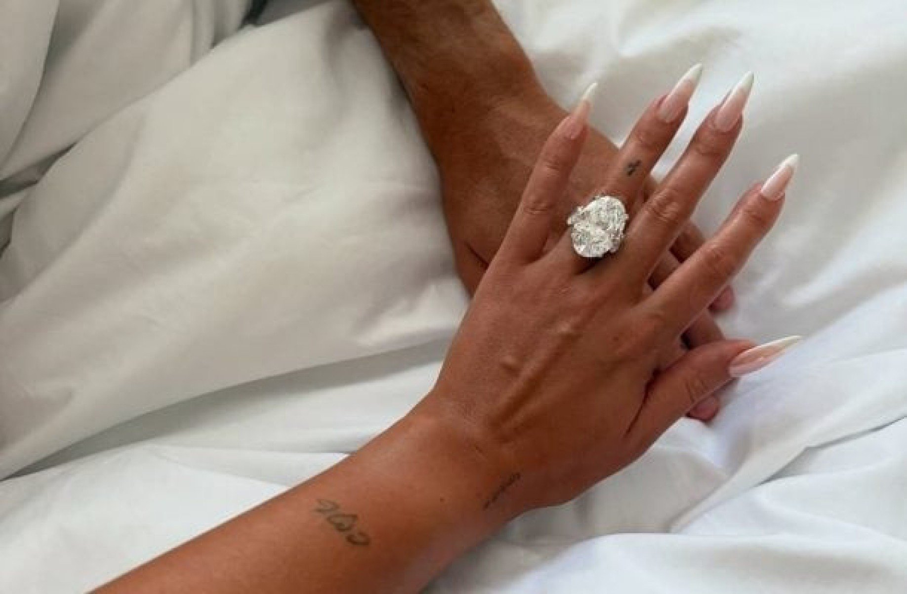 Com imponente anel, Cristiano Ronaldo pede Georgina em casamento