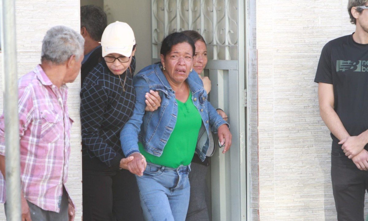 O velório de Laudemir de Souza Fernandes aconteceu na manhã desta terça-feira (12/8). Ele trabalhava como gari no bairro Vista Alegre, Oeste de BH, quando foi assassinado a tiros -Edésio Ferreira/EM/D.A Press