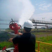 Espumas empregam tecnologia no combate a incêndios - DINO