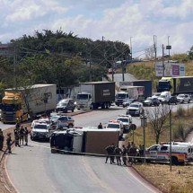 RMBH: roubo de carga termina em troca de tiros na Via Expressa - Edésio Ferreira/EM/D.A Press