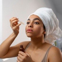 Skincare selvagem: o risco por trás do excesso nos cuidados com a pele - Freepik