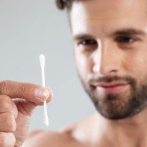 Cera no ouvido: limpar ou não? Veja o que dizem os especialistas - Freepik