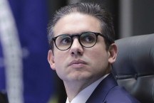 Em rev&#233;s para a oposi&#231;&#227;o, foro privilegiado e anistia ficam fora da pauta da C&#226;mara