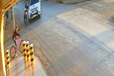 Vídeo: Mulher em moto morre em ultrapassagem irregular em Patos de Minas -  (crédito: Reprodução/Redes sociais)