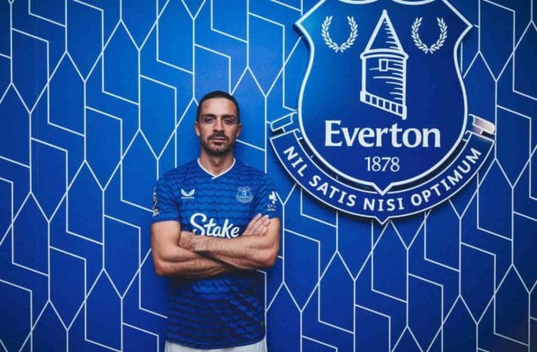 Everton anuncia contratação de Grealish, do City, por empréstimo