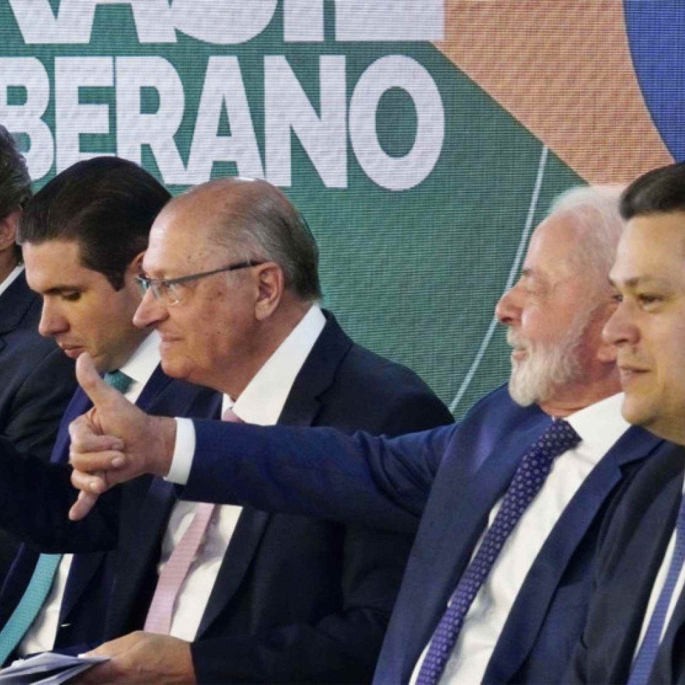 Governo Cria Plano de Emergência para Empresas, Mas 'Tarifaço' Americano Ainda Preocupa Economistas