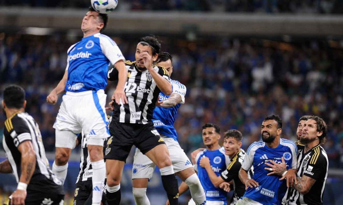 Cruzeiro e Atlético fizeram um clássico equilibrado na última vez que se enfrentaram, pelo turno do Campeonato Brasileiro - (crédito: Alexandre Guzanshe/EM/D.A. Press) Cruzeiro e Atlético fizeram um clássico equilibrado na última vez que se enfrentaram, pelo turno do Campeonato Brasileiro - (crédito: Alexandre Guzanshe/EM/D.A. Press)