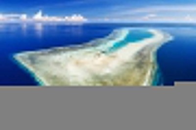Mais de 70% da superfície da Terra é coberta por água. No entanto, em oceanos, existem os famosos atóis, que representam ilhas oceânicas em forma de anel com estrutura coralínea e de outros invertebra­dos. Elas, portanto, constituem em seu in­terior uma lagoa, sem nenhuma aparente conexão com as rochas da Crosta.  -  (crédito: Divulgação)