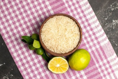 Receitas cítricas de arroz aparecem em diferentes culturas: no Mediterrâneo, com pratos à base de peixes, e na Índia, no popular 'lemon rice' -  (crédito: Freepik)