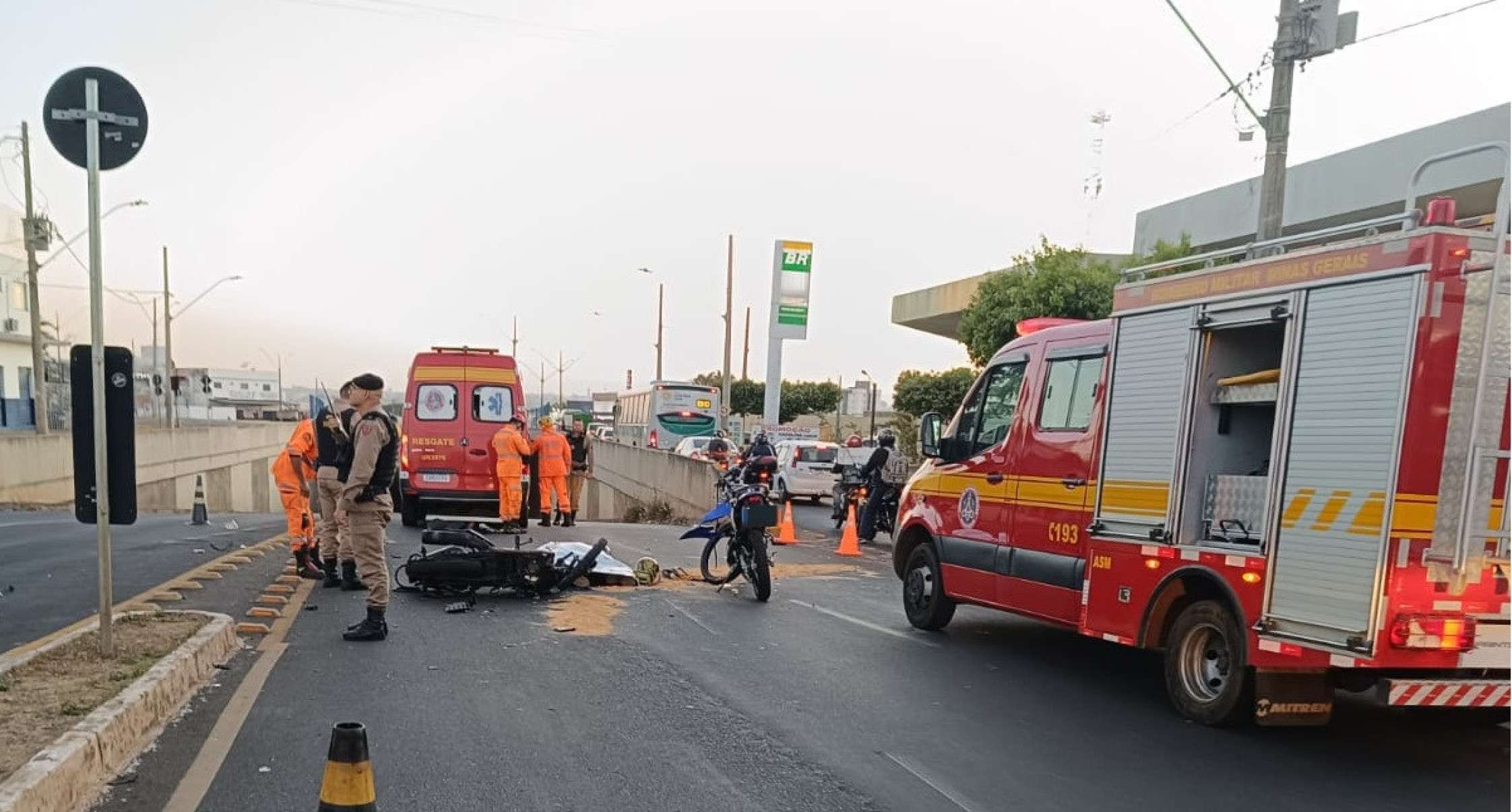 Mototaxista morre em colisão com moto em túnel no interior de Minas - Divulga&ccedil;&atilde;o/CBMMG
