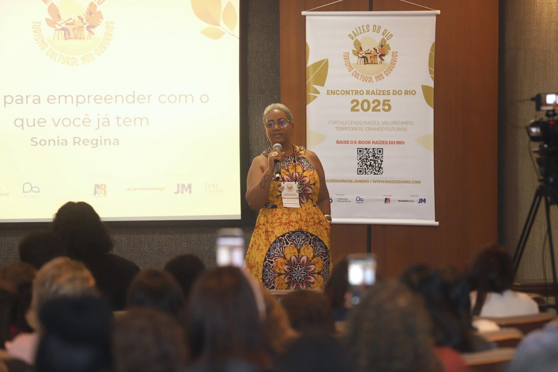 Subúrbios do Rio ganham guia turístico e prêmio no CCBB-RJ -  MARCOSQUEIROZ70