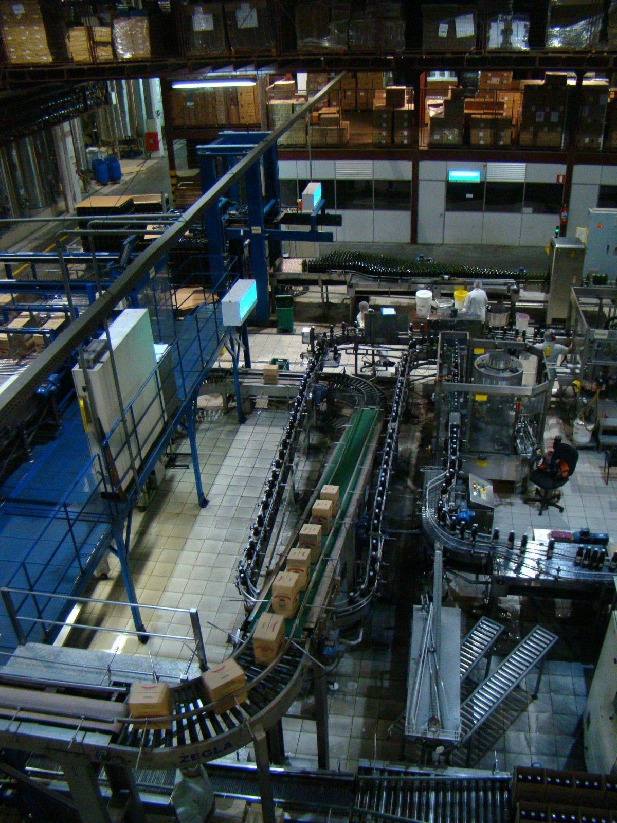 Linha de producao daVinicola Salton, em Bento Goncalves (RS)
      -Alfredo Duraes/EM