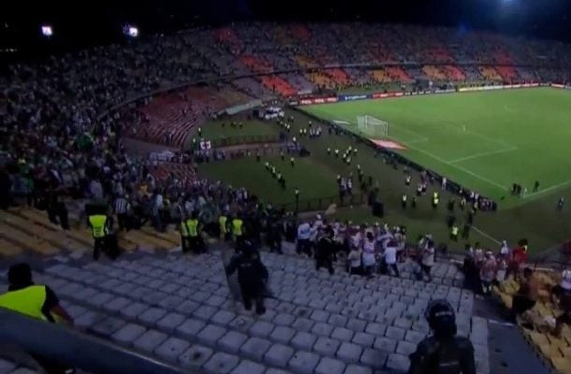 Torcedores do São Paulo vivem momentos de terror após jogo da Libertadores