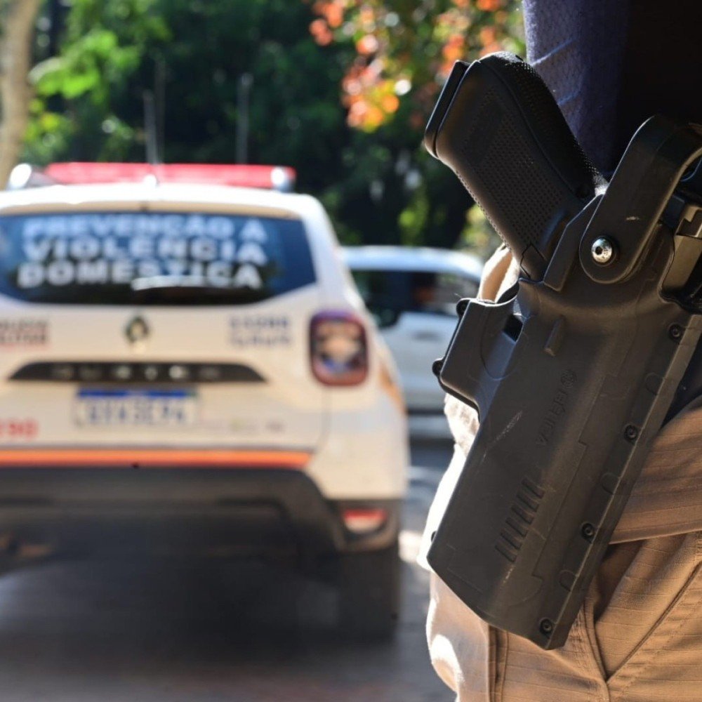 Suspeito de bater na ex e cortar cabelo dela é preso