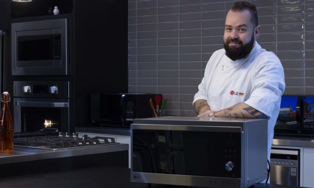 Para Filipe Nascimento, mais do que saber cozinhar, preparar receitas no micro-ondas é um trabalho de alquimia