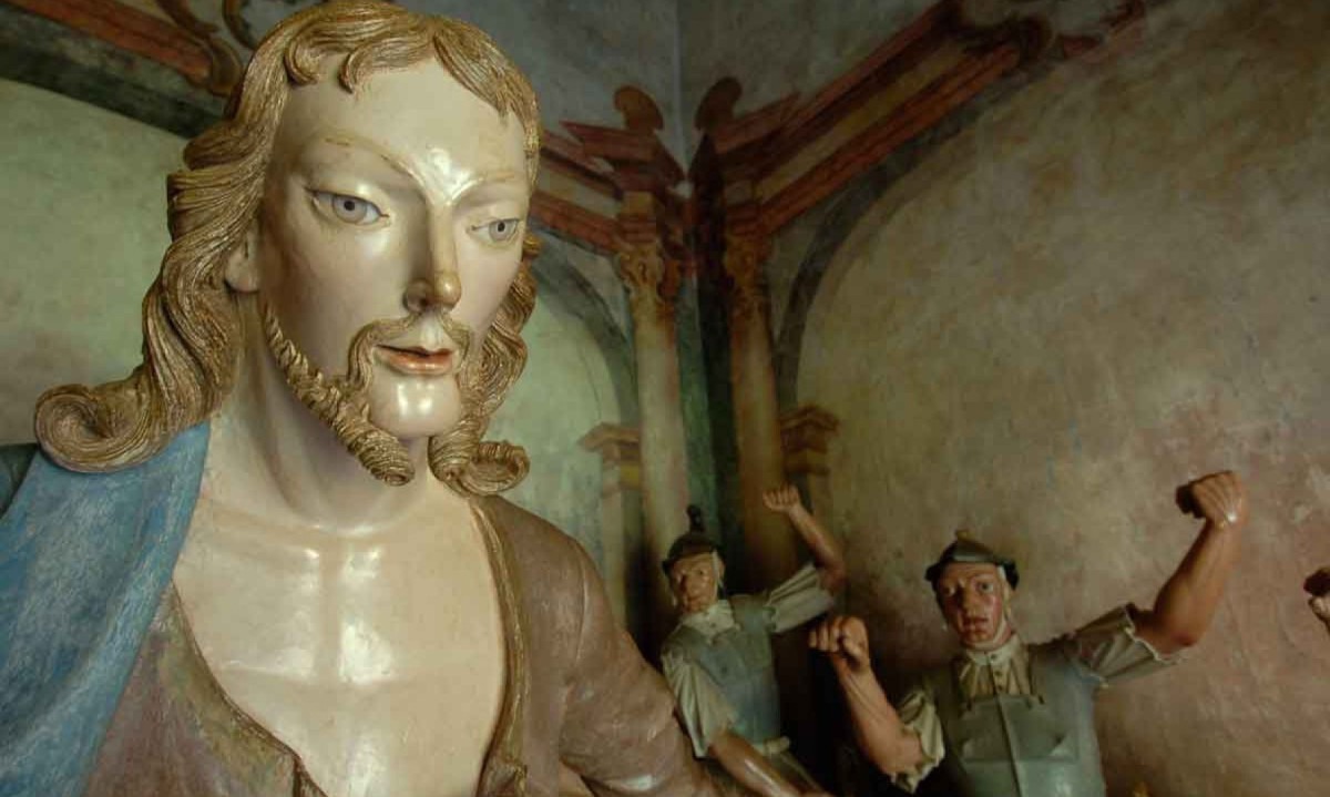 capela Prisão,  com as imagens de Cristo, Judas, São Pedro e soldados. Cedro em policromia,  obra de Aleijadinho