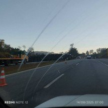 Caminhão tombado bloqueia BR-381 no Sul de Minas - Reprodução/Redes sociais
