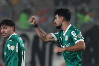 O Palmeiras está com um pé e meio nas quartas de final da Libertadores. Na noite desta quinta-feira (14), o Verdão goleou o Universitario por 4 a 0, fora de casa, no jogo de ida das oitavas de final, com uma grande atuação da dupla Flaco López e Vitor Roque, participaram de todos os gols alviverdes. Confira como o Jogada10 avaliou os jogadores palmeirenses - Foto: Cesar Greco/Palmeiras -  (crédito: Cesar Greco/Palmeiras)