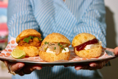 No Pondji, os alemães gostam de comer o trio de pães de queijo recheados como se fossem entrada, prato principal e sobremesa -  (crédito: Angelo Dal Bó/Divulgação)