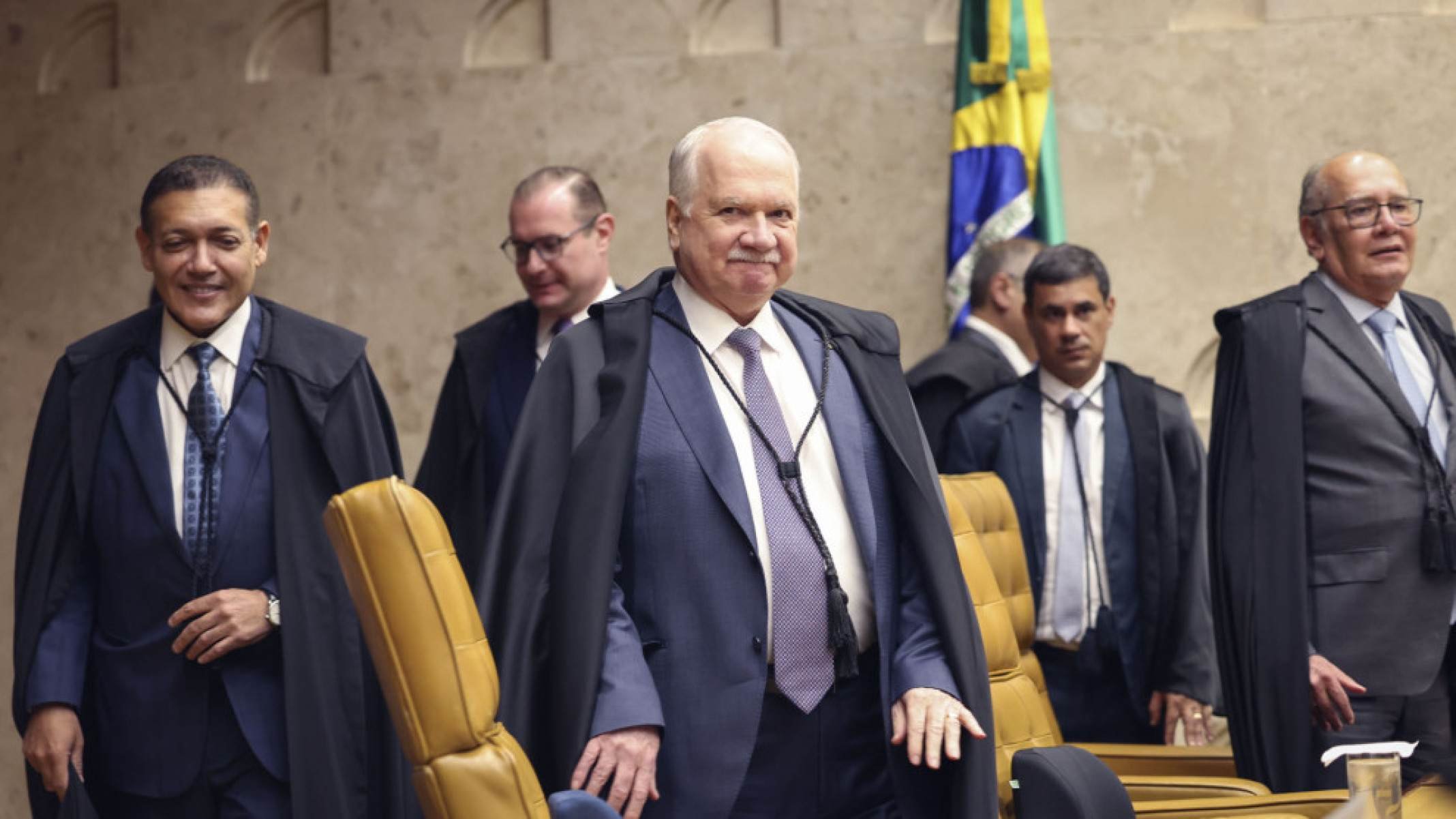 Baderna à vista? Fachin relata apreensão com julgamento de Bolsonaro - Platobr Politica