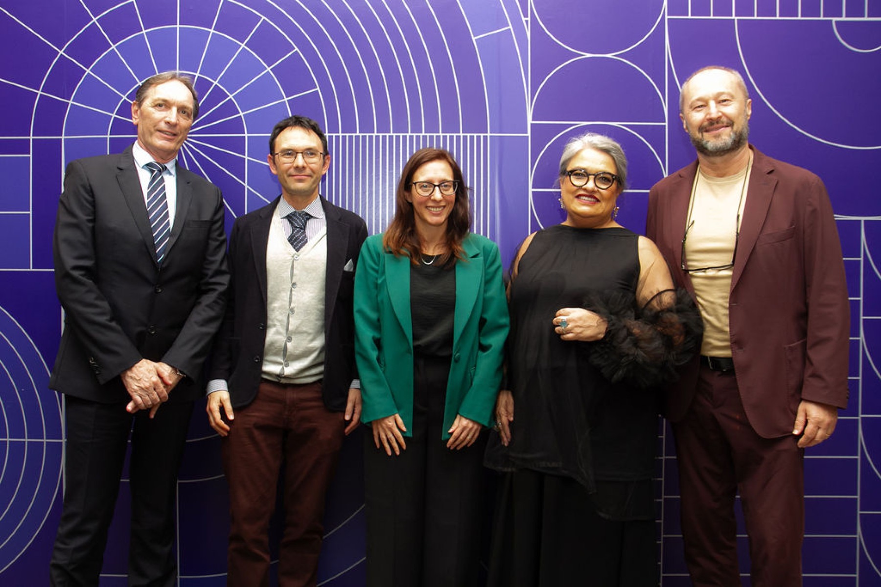 O presidente da Fundação Torino, Umberto Casarotti, Rémi Caucanas, a cônsul-geral da Itália em Belo Horizonte, Nicoletta Gomiero, a diretora-geral da Fundação Torino, Márcia Naves, e o dirigente escolar da Embaixada Italiana, Davide Uboldi, na solenidade de formatura da Scuola Superiore, equivalente ao ensino médio no Brasil, na escola internacional sediada em Nova Lima 