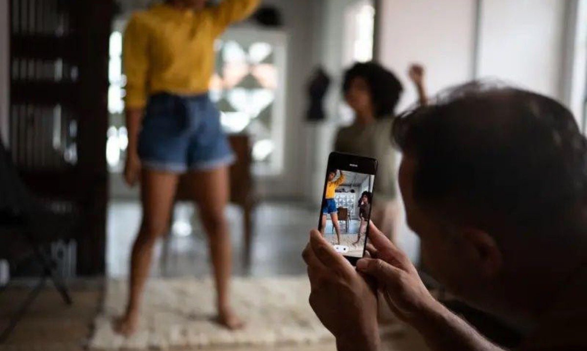 Impor uma cobrança excessiva por desempenho escolar é uma forma de adultização da criança -  (crédito: Getty Images)