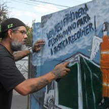 Morte do gari: mural homenageia vítima em rua onde ocorreu o homicídio