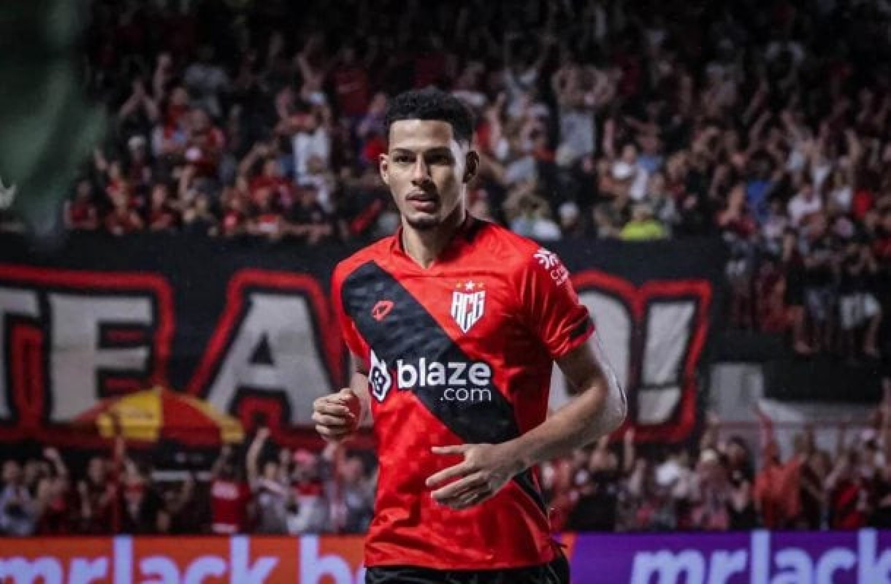 Botafogo propõe ajudar Atlético-GO na busca por um substituto de Alix Vinícius