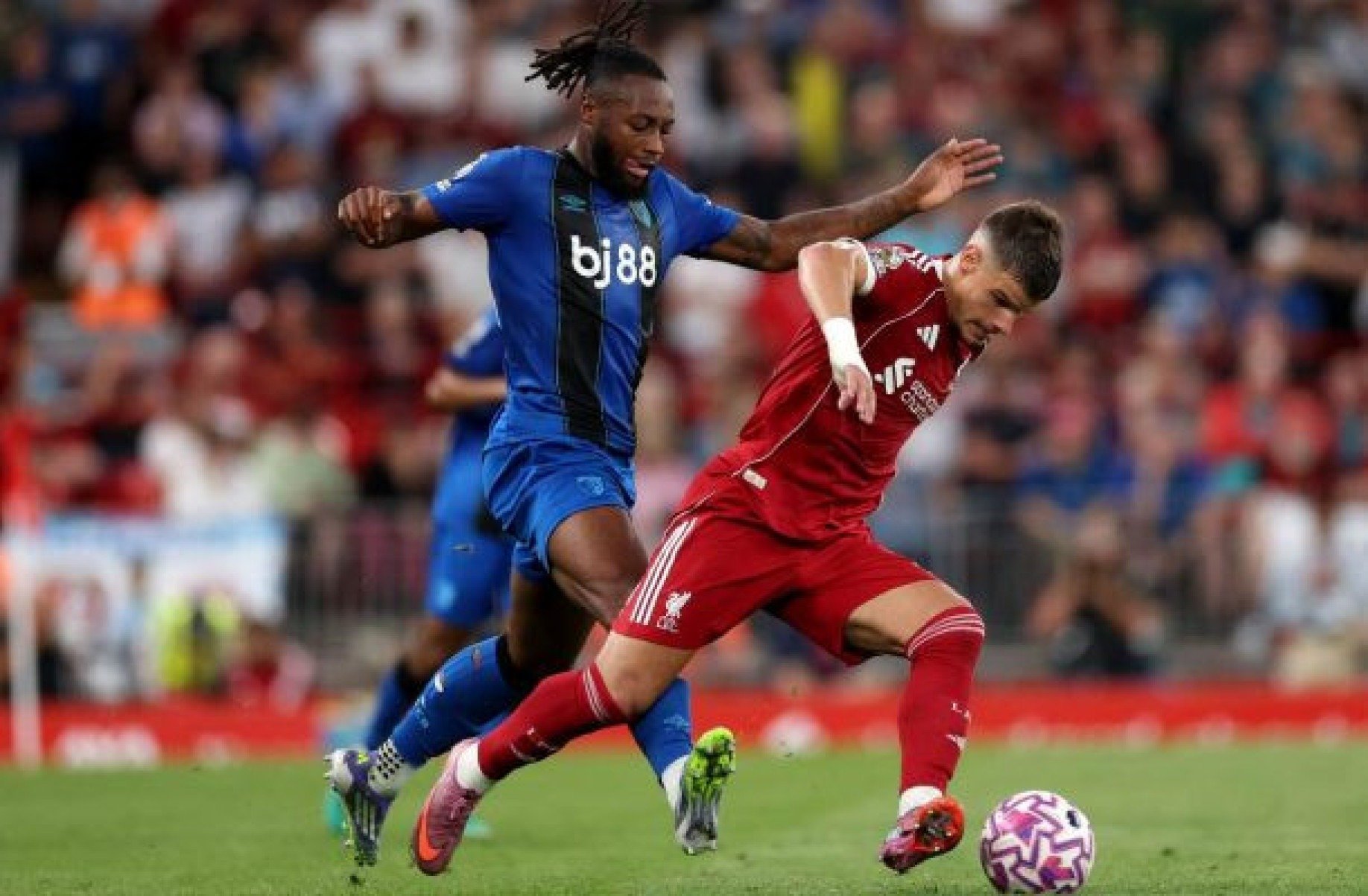 Liverpool estreia na Premier League com vitória sobre o Bournemouth